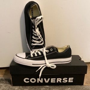 Like new in box Converse tennis shoes